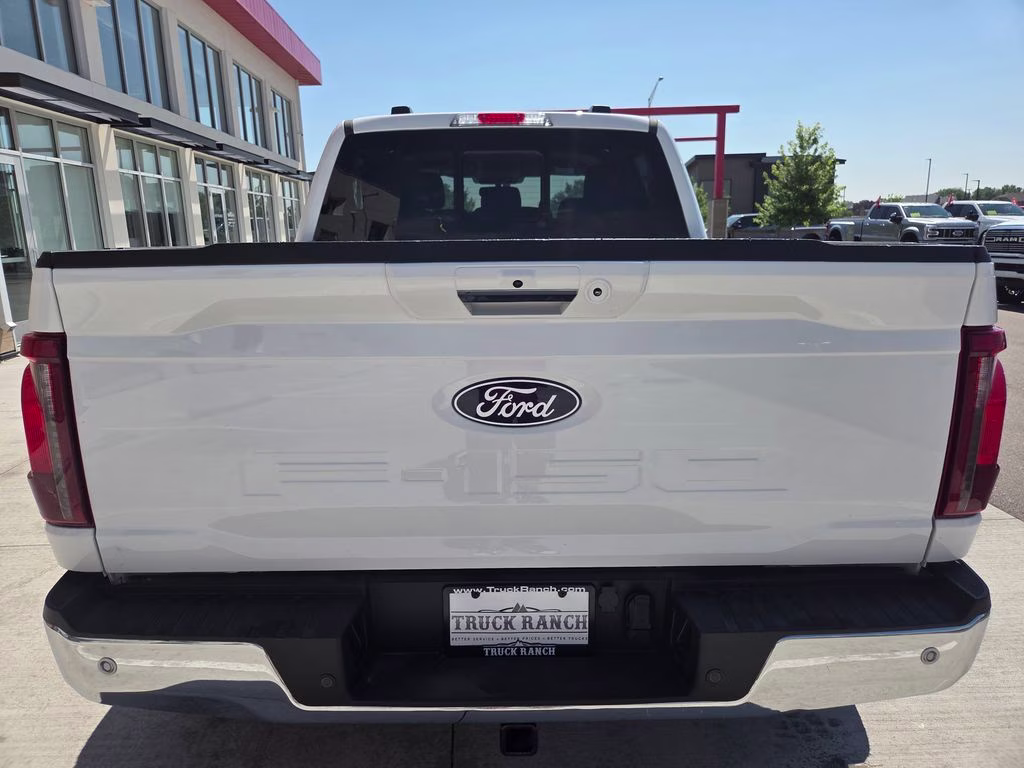 2024 Oxford White Ford F-150 XLT 4X4 Truck