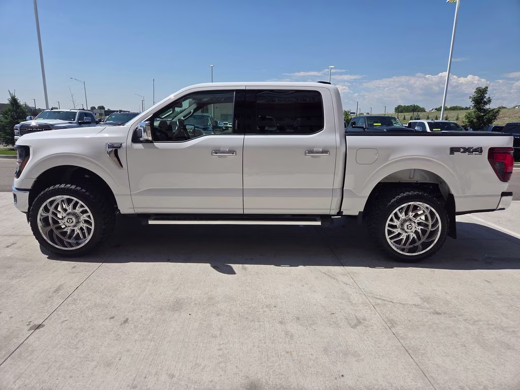 2024 Oxford White Ford F-150 XLT 4X4 Truck
