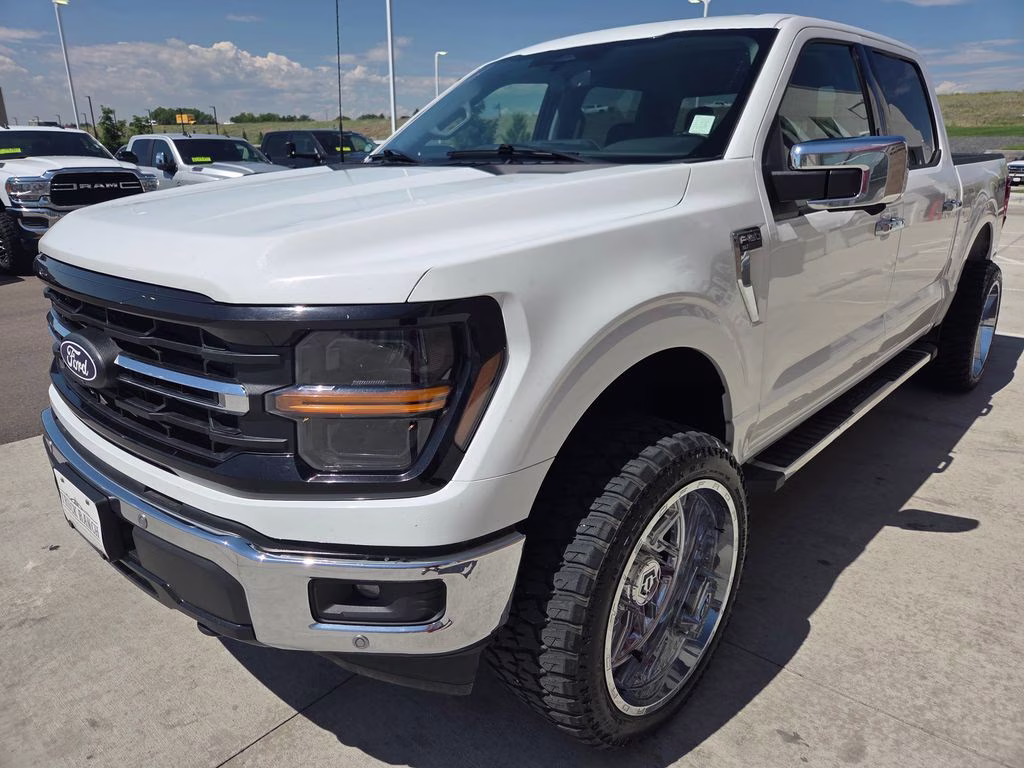 2024 Oxford White Ford F-150 XLT 4X4 Truck