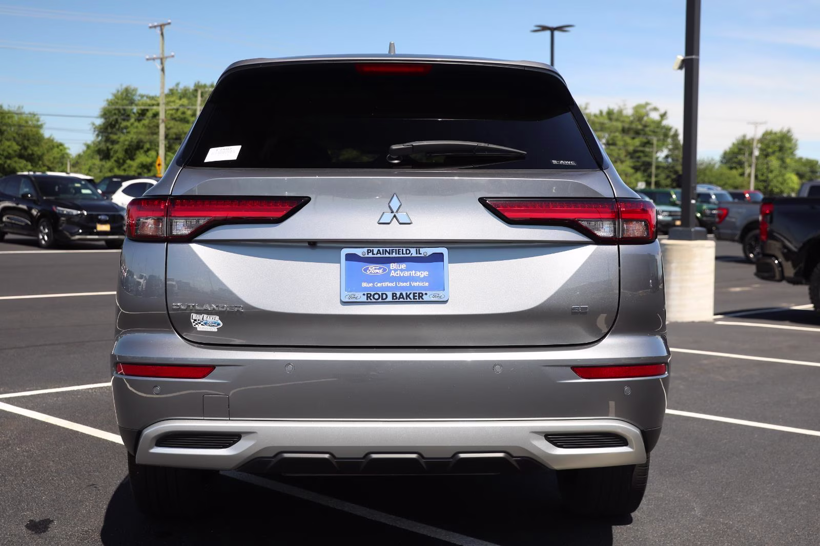 2023 Mercury Gray Metallic Mitsubishi Outlander SE AWD S-AWC