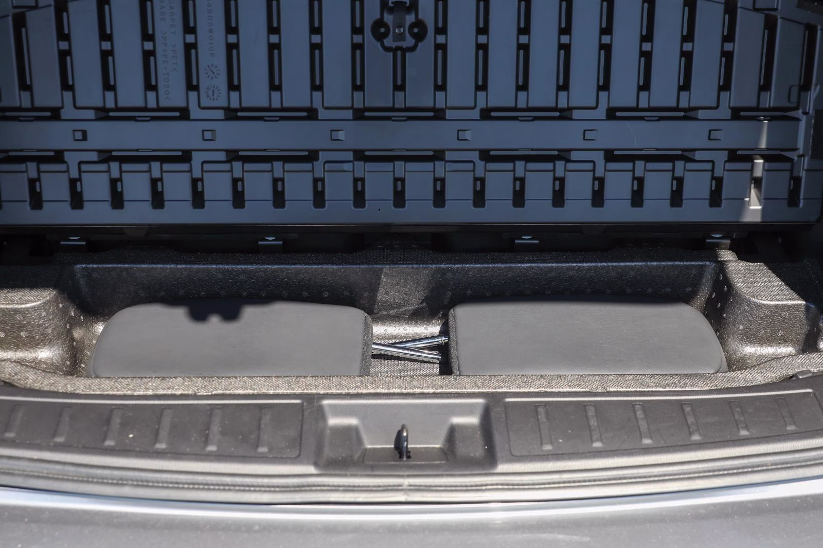 2023 Mercury Gray Metallic Mitsubishi Outlander SE AWD S-AWC
