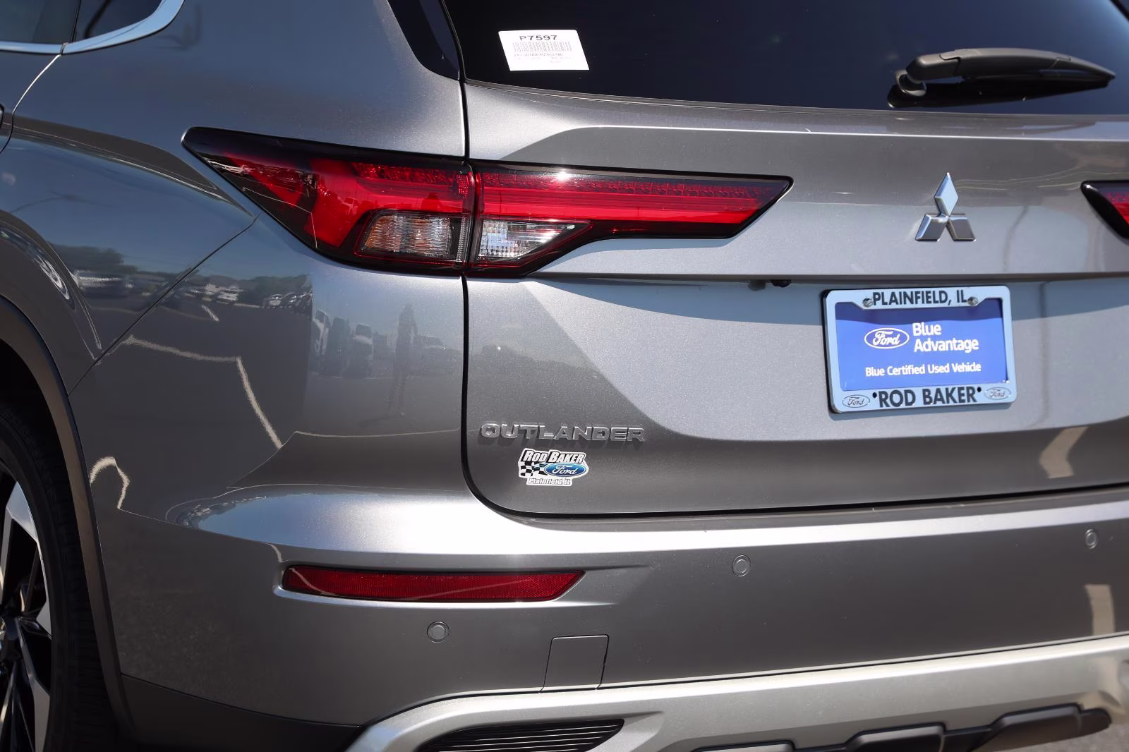 2023 Mercury Gray Metallic Mitsubishi Outlander SE AWD S-AWC