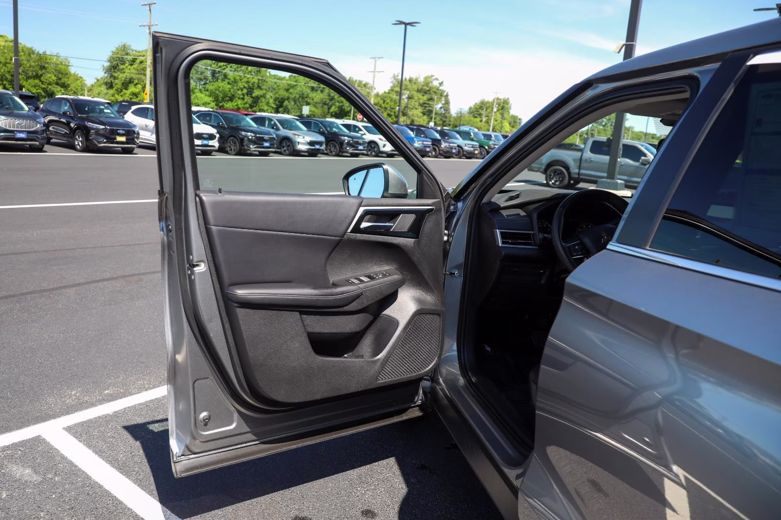 2023 Mercury Gray Metallic Mitsubishi Outlander SE AWD S-AWC