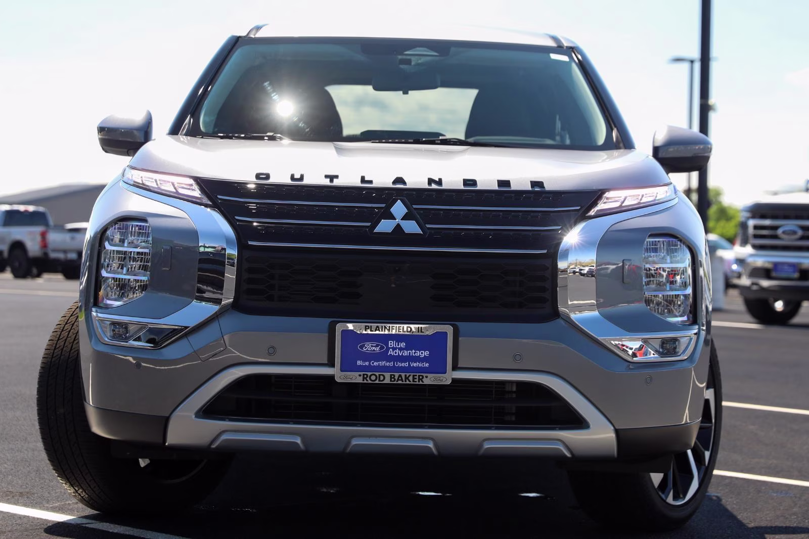 2023 Mercury Gray Metallic Mitsubishi Outlander SE AWD S-AWC