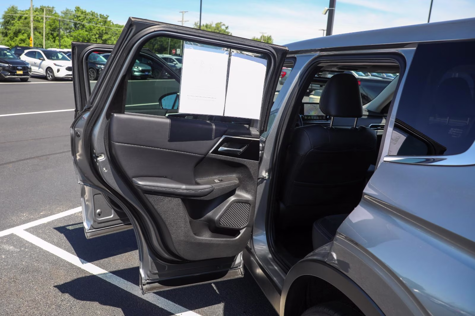 2023 Mercury Gray Metallic Mitsubishi Outlander SE AWD S-AWC