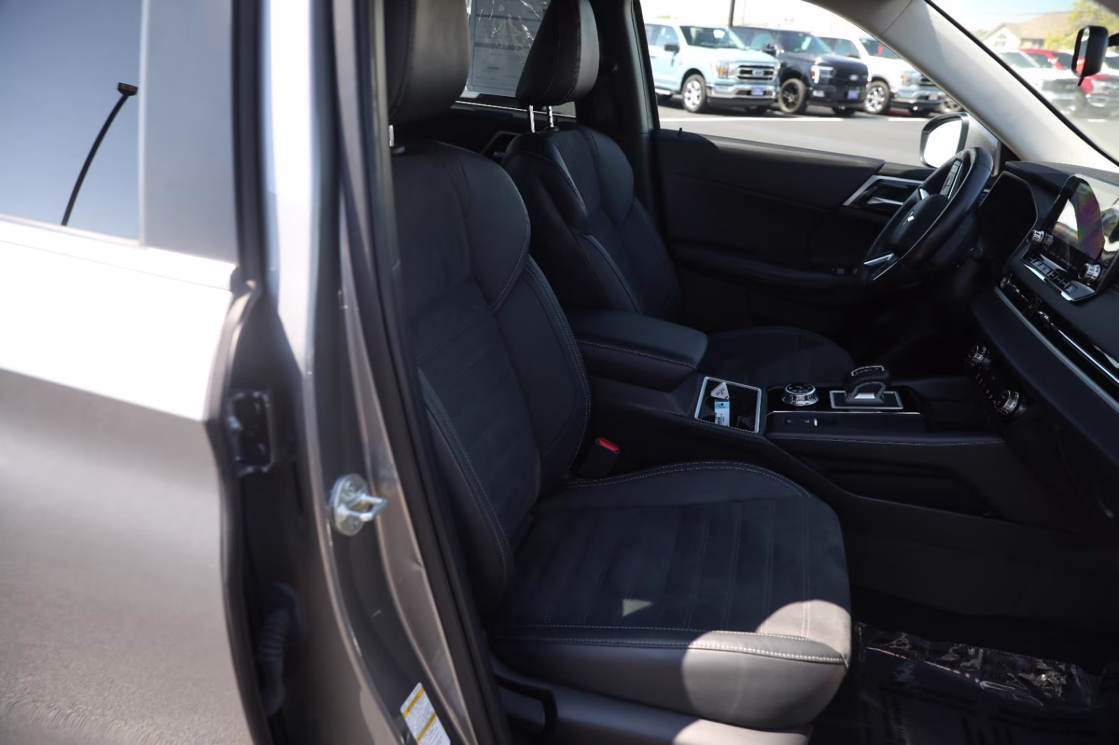 2023 Mercury Gray Metallic Mitsubishi Outlander SE AWD S-AWC