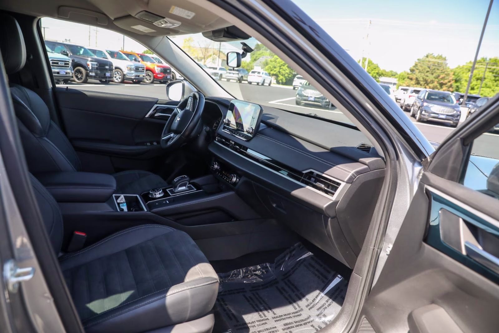 2023 Mercury Gray Metallic Mitsubishi Outlander SE AWD S-AWC