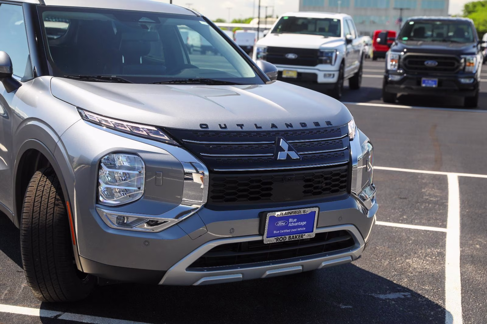 2023 Mercury Gray Metallic Mitsubishi Outlander SE AWD S-AWC