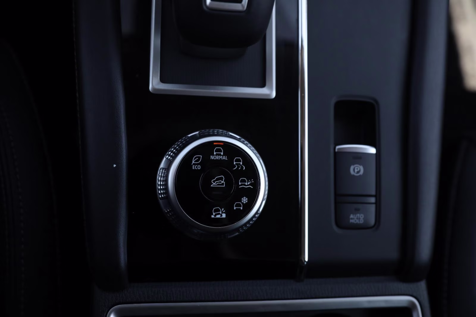 2023 Mercury Gray Metallic Mitsubishi Outlander SE AWD S-AWC