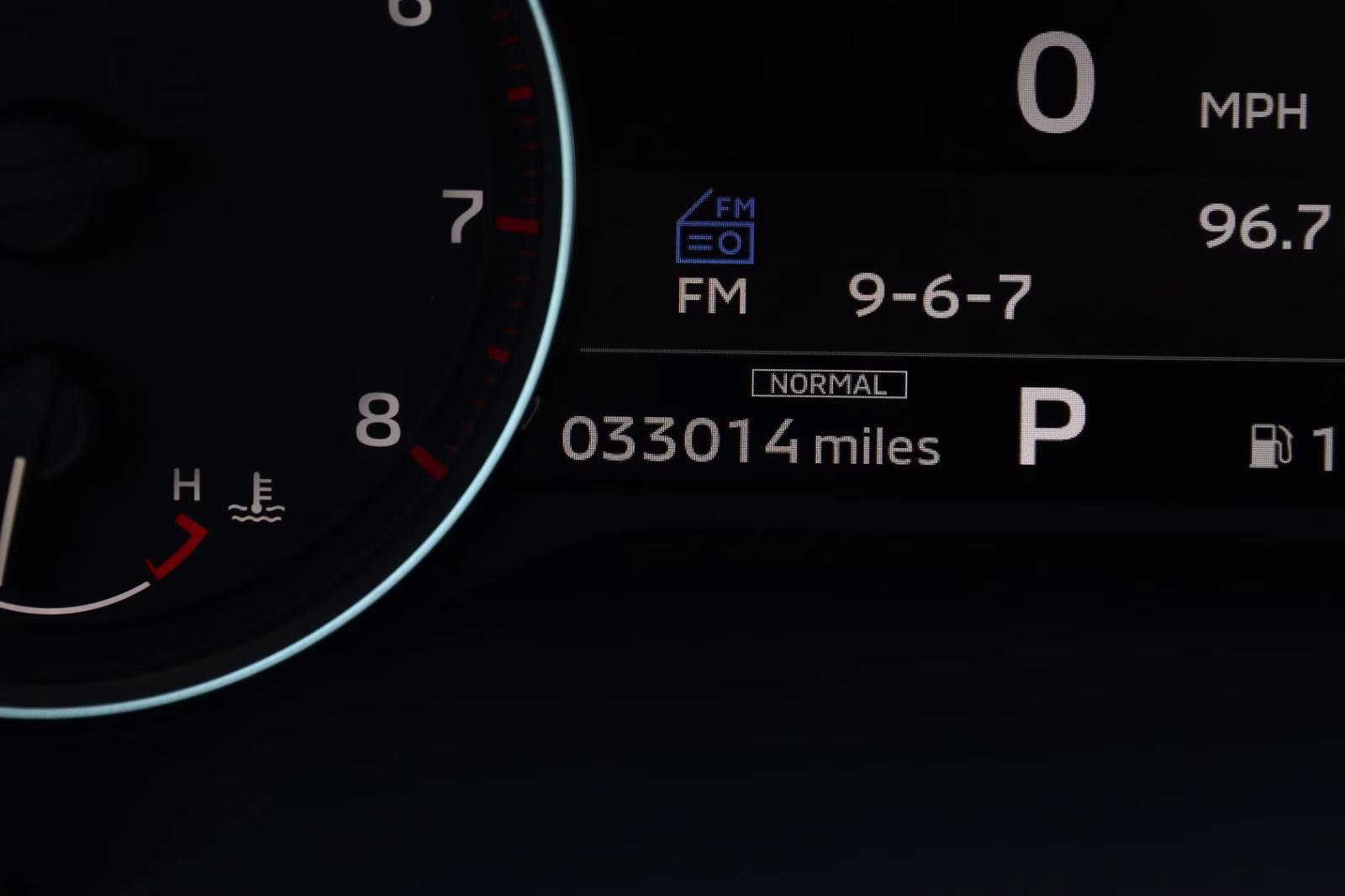 2023 Mercury Gray Metallic Mitsubishi Outlander SE AWD S-AWC