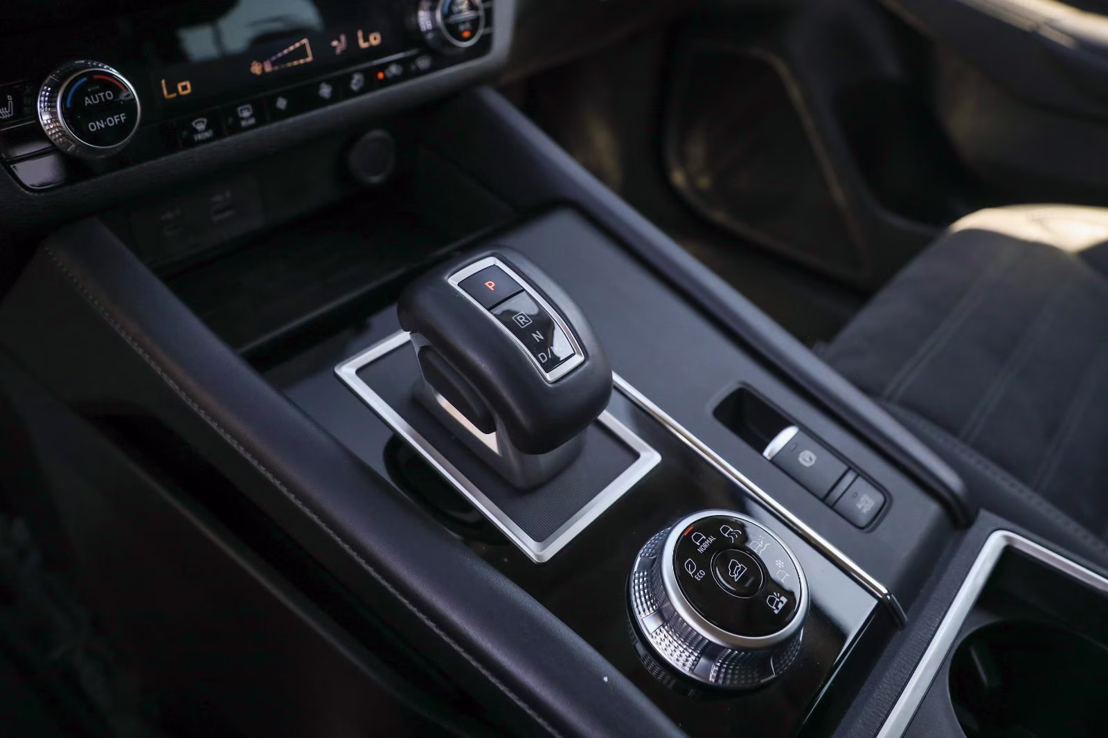 2023 Mercury Gray Metallic Mitsubishi Outlander SE AWD S-AWC