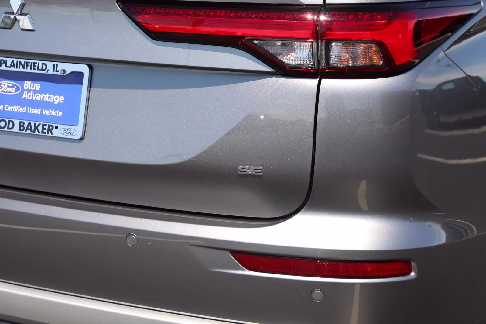 2023 Mercury Gray Metallic Mitsubishi Outlander SE AWD S-AWC