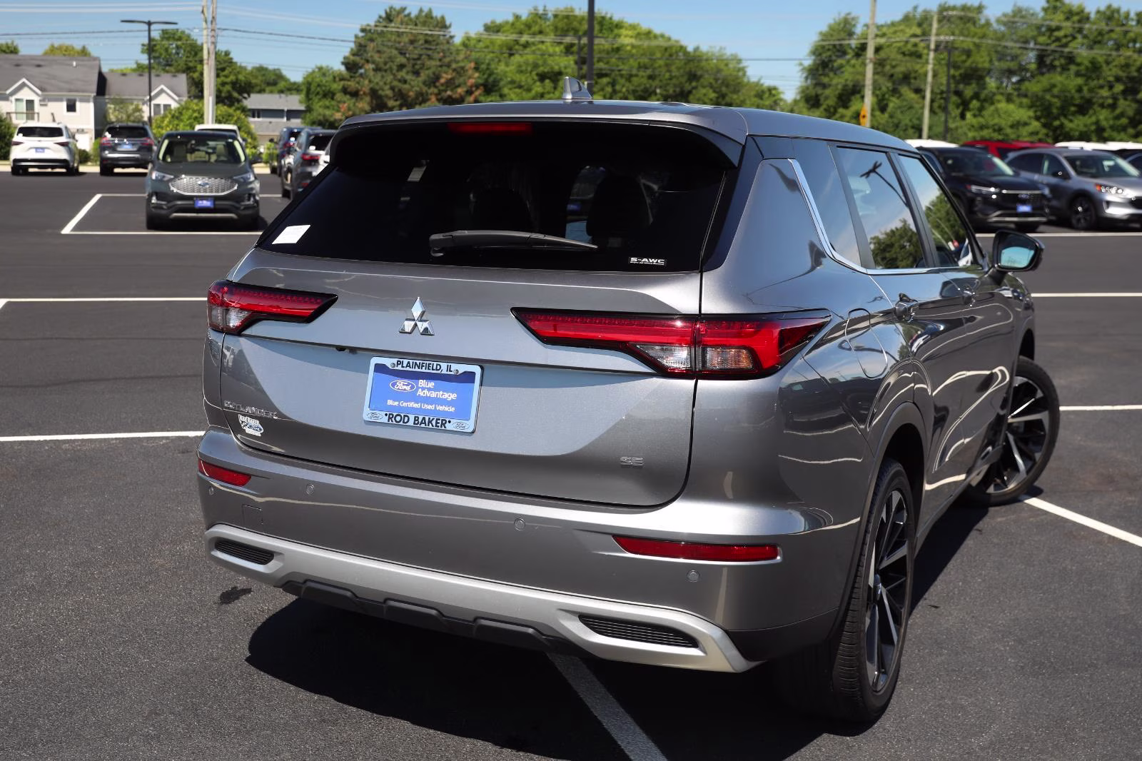 2023 Mercury Gray Metallic Mitsubishi Outlander SE AWD S-AWC