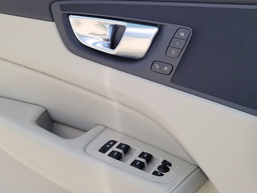 2024 Crystal White Metallic Volvo XC60 Plus Dark Theme AWD SUV