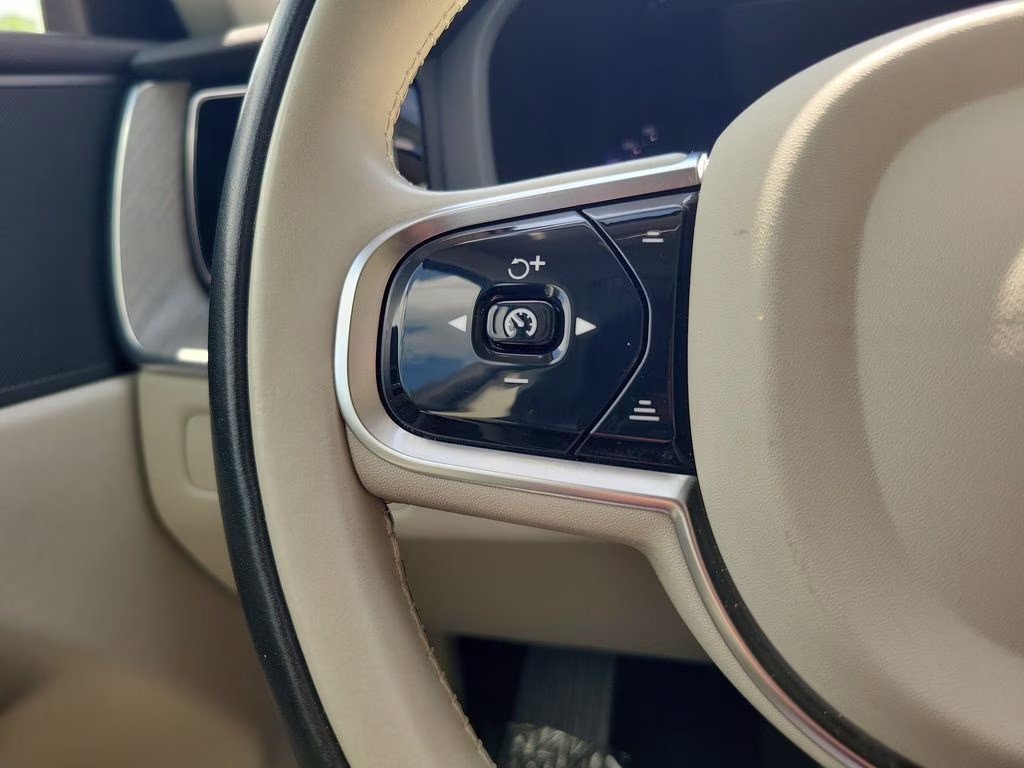 2024 Crystal White Metallic Volvo XC60 Plus Dark Theme AWD SUV