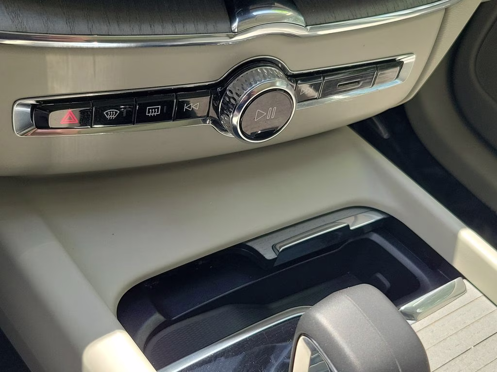2024 Crystal White Metallic Volvo XC60 Plus Dark Theme AWD SUV