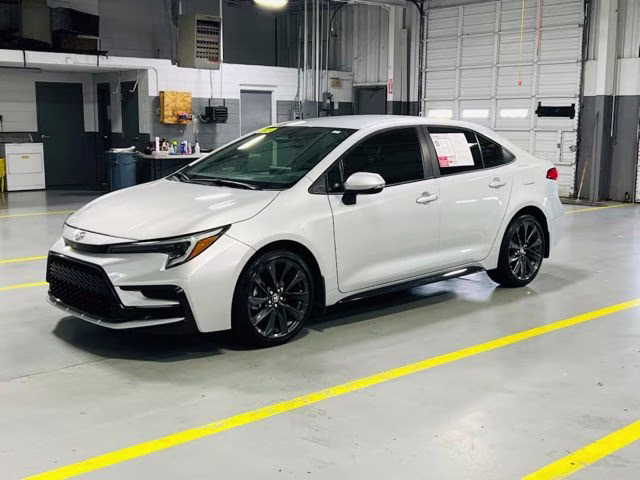 2024 Classic Silver Metallic Toyota Corolla SE FWD Sedan