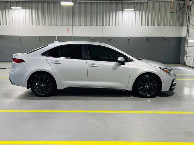 2024 Classic Silver Metallic Toyota Corolla SE FWD Sedan