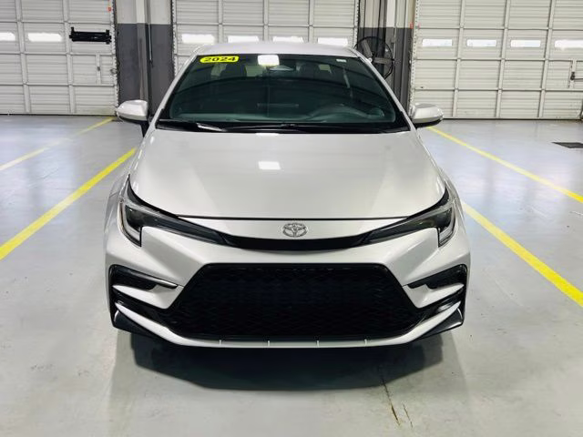 2024 Classic Silver Metallic Toyota Corolla SE FWD Sedan