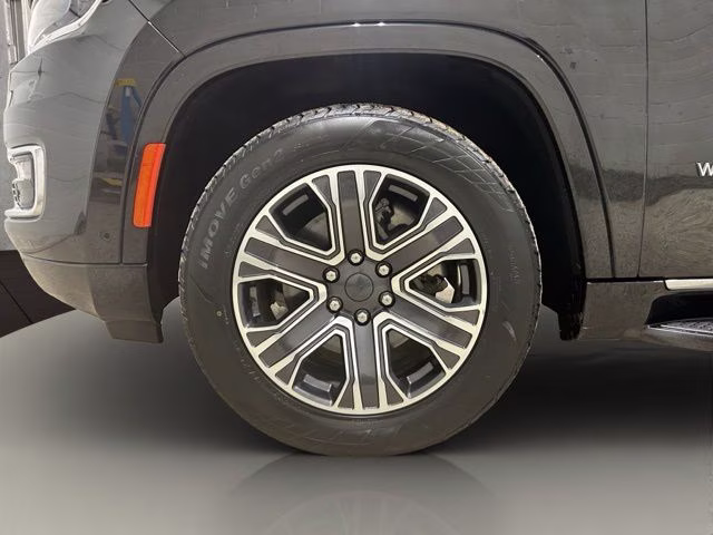 2023 Diamond Black Crystal Pearlcoat Jeep Wagoneer L Series II 4X4 SUV