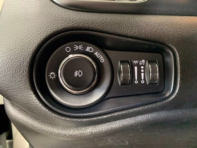 2022 Alpine White Clearcoat Jeep Renegade Limited 4X4 SUV
