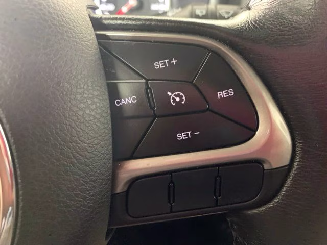 2022 Alpine White Clearcoat Jeep Renegade Limited 4X4 SUV
