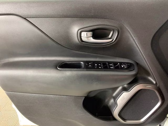 2022 Alpine White Clearcoat Jeep Renegade Limited 4X4 SUV