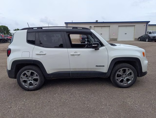 2022 Alpine White Clearcoat Jeep Renegade Limited 4X4 SUV