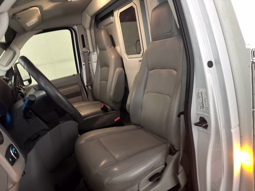 2021 Oxford White Ford E-350SD Base RWD Truck