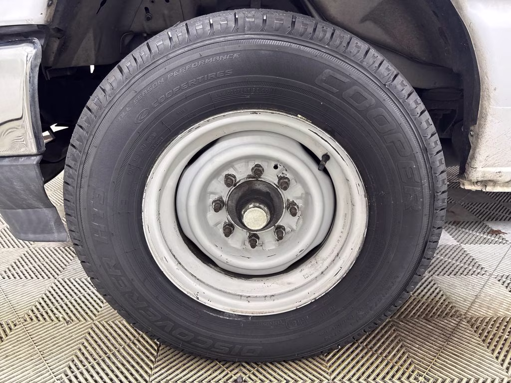 2021 Oxford White Ford E-350SD Base RWD Truck