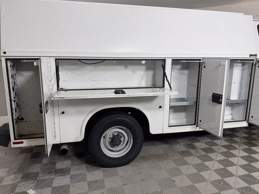 2021 Oxford White Ford E-350SD Base RWD Truck