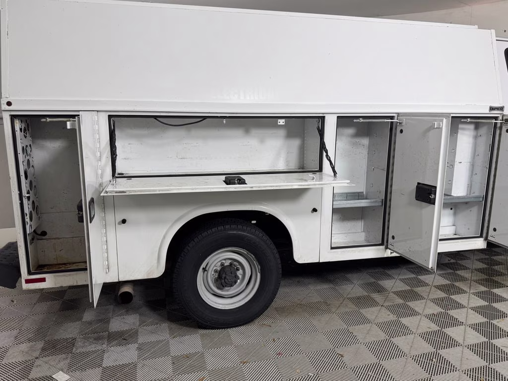 2021 Oxford White Ford E-350SD Base RWD Truck