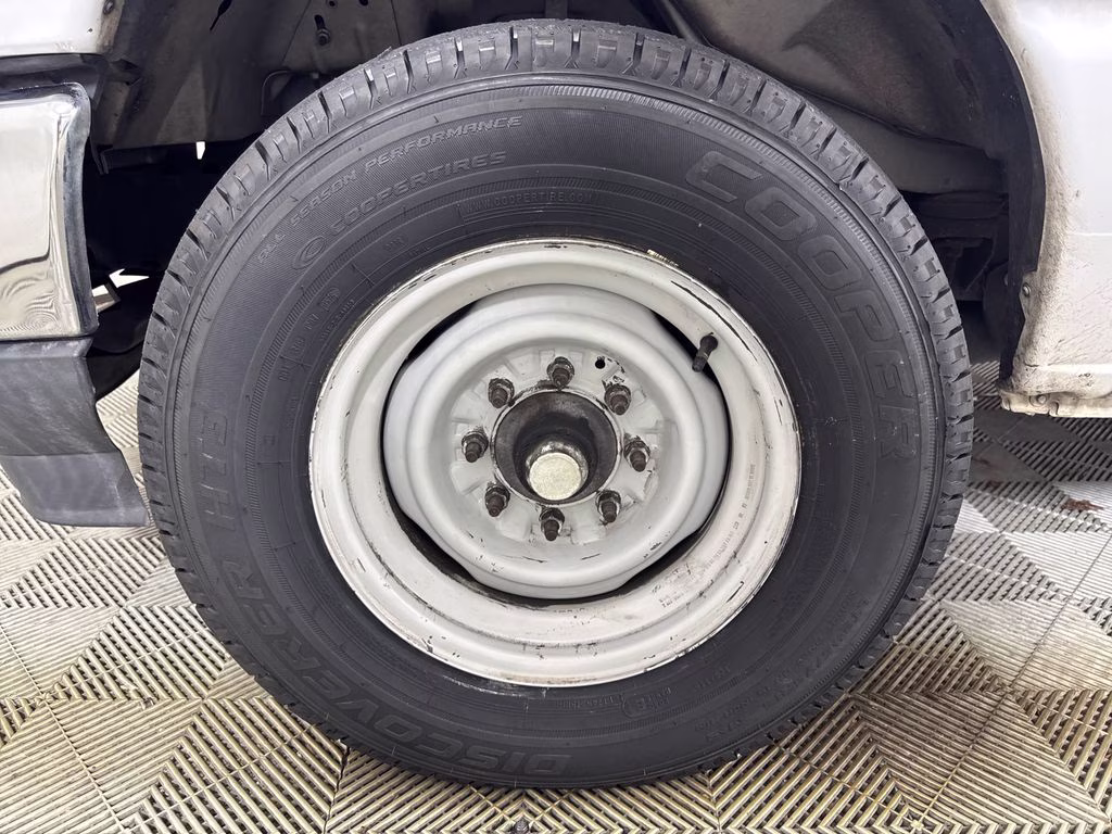 2021 Oxford White Ford E-350SD Base RWD Truck