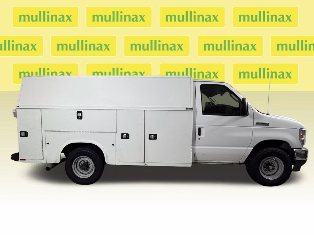 2021 Oxford White Ford E-350SD Base RWD Truck