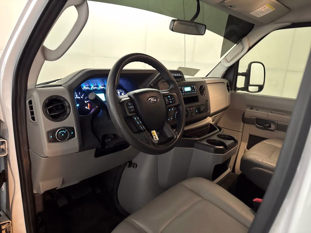 2021 Oxford White Ford E-350SD Base RWD Truck