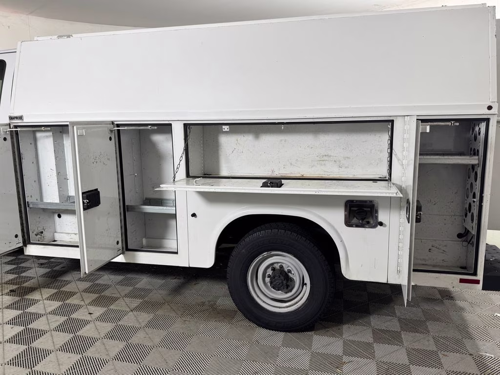 2021 Oxford White Ford E-350SD Base RWD Truck