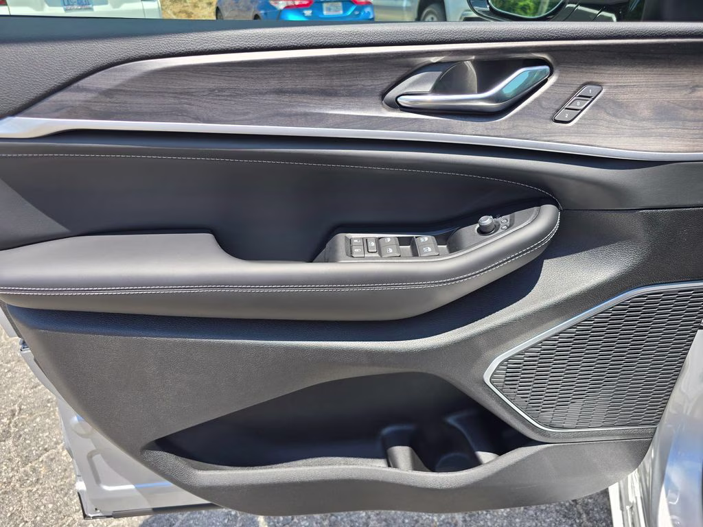 2026 Silver Zynith Jeep Grand Cherokee L Limited Reserve 4X4 SUV