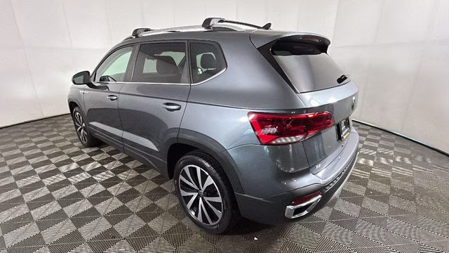 2023 Platinum Gray Metallic Volkswagen Taos 1.5T SE FWD SUV
