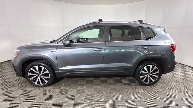 2023 Platinum Gray Metallic Volkswagen Taos 1.5T SE FWD SUV
