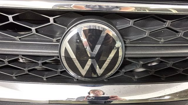 2023 Platinum Gray Metallic Volkswagen Taos 1.5T SE FWD SUV