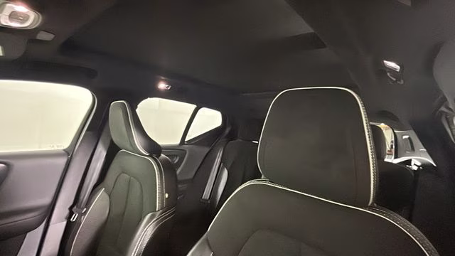 2019 Blue Metallic Volvo XC40 R-Design AWD SUV