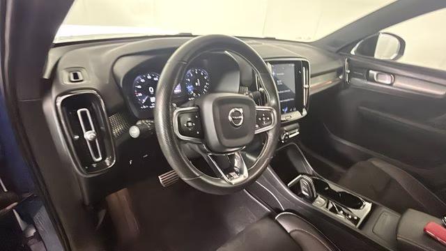 2019 Blue Metallic Volvo XC40 R-Design AWD SUV