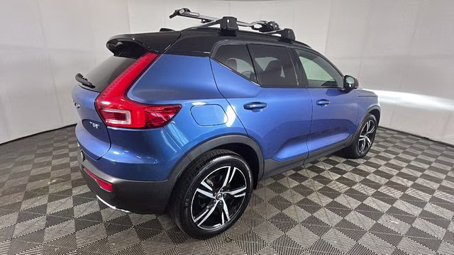 2019 Blue Metallic Volvo XC40 R-Design AWD SUV