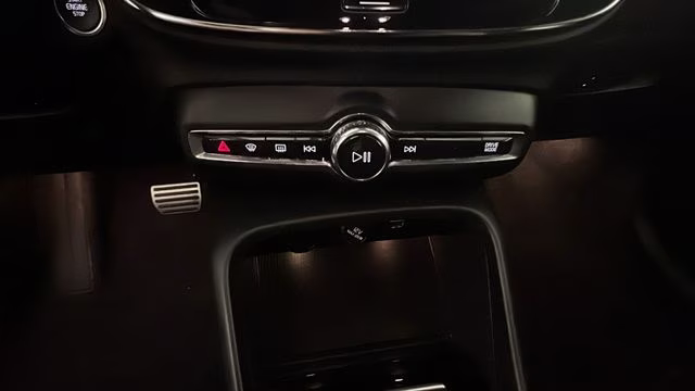 2019 Blue Metallic Volvo XC40 R-Design AWD SUV