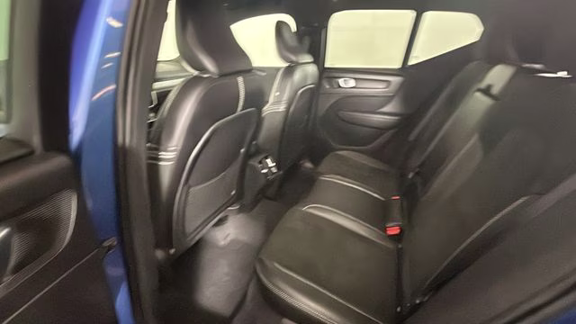 2019 Blue Metallic Volvo XC40 R-Design AWD SUV