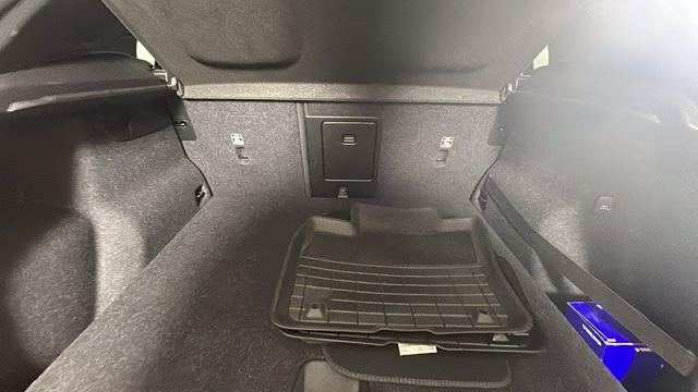 2019 Blue Metallic Volvo XC40 R-Design AWD SUV
