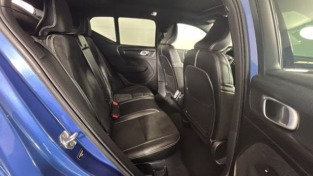 2019 Blue Metallic Volvo XC40 R-Design AWD SUV