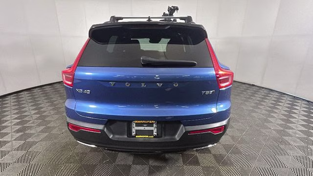 2019 Blue Metallic Volvo XC40 R-Design AWD SUV