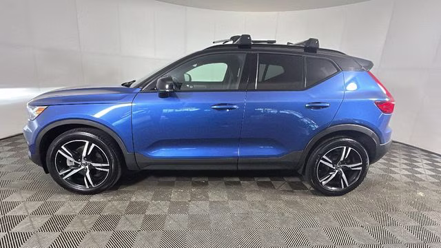 2019 Blue Metallic Volvo XC40 R-Design AWD SUV