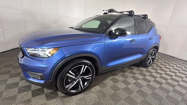 2019 Blue Metallic Volvo XC40 R-Design AWD SUV